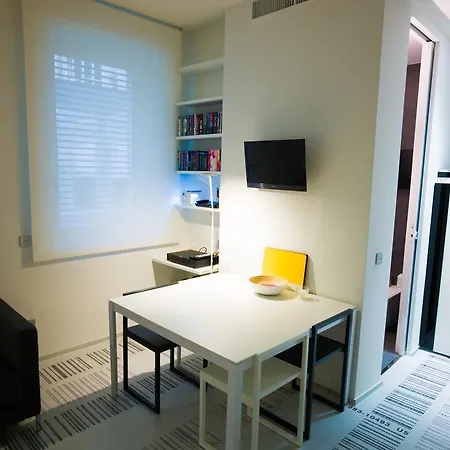 Stylish Mini In The Heart Of Milano Apartment Room photo